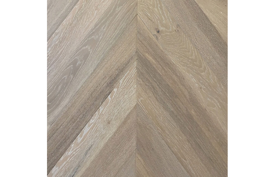 Wood Bee Herringbone Дуб Крема браш матовый Crema, UV-лак gloss 5-9% (левая) ПОЛ СТРАНЫ
