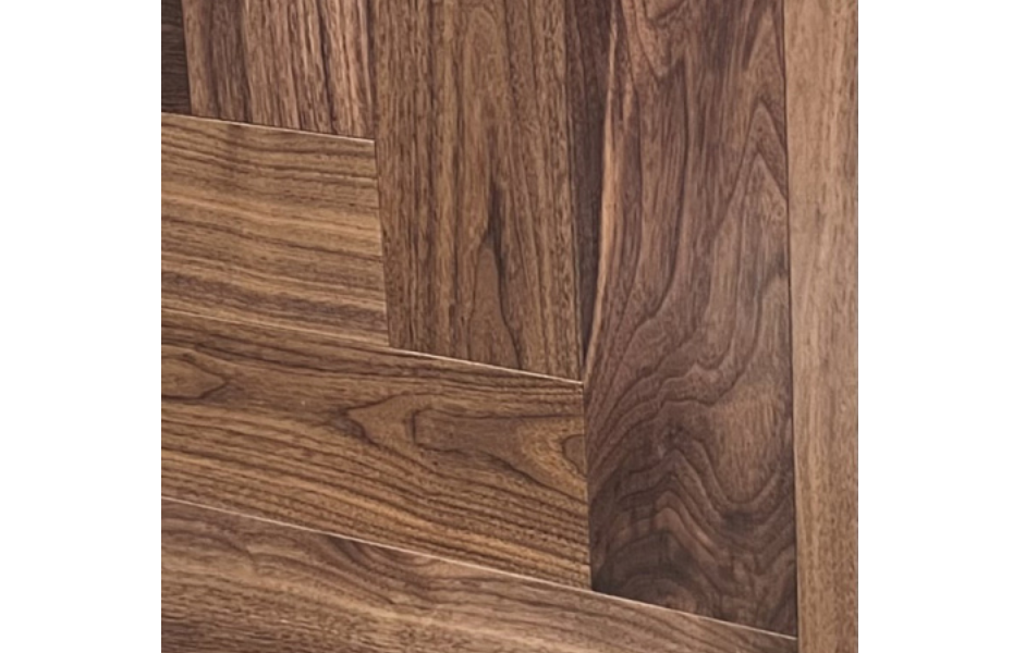 CROWNWOOD EXOTIC ONE Английская елка 90° 2-х слойная Орех Американский Натуральный Селект лак 600 х 125 х 12 / 1.50 м2 ПОЛ СТРАНЫ
