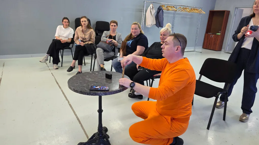 oLHELDM27BI.jpg