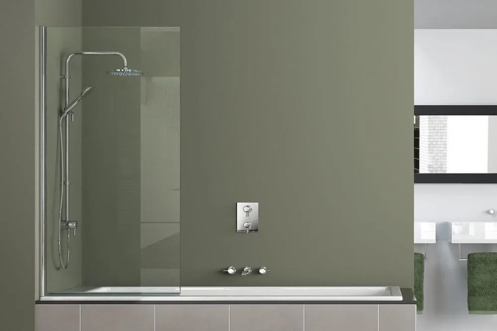 Шторка для ванны 800х1400, прозрачное стекло 6 мм, покрытие EASY CLEAN, цвет профиля серебро Салон сантехники «Волна»
