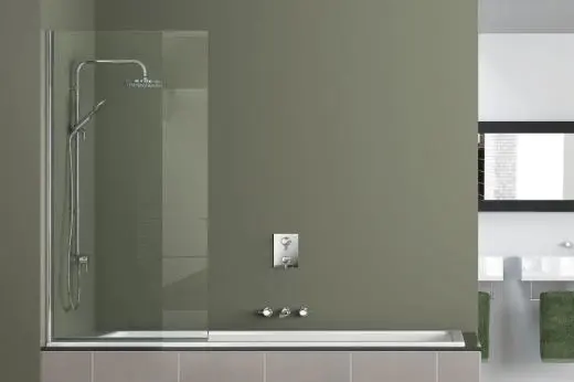Шторка для ванны 800х1400, прозрачное стекло 6 мм, покрытие EASY CLEAN, цвет профиля серебро Салон сантехники «Волна»